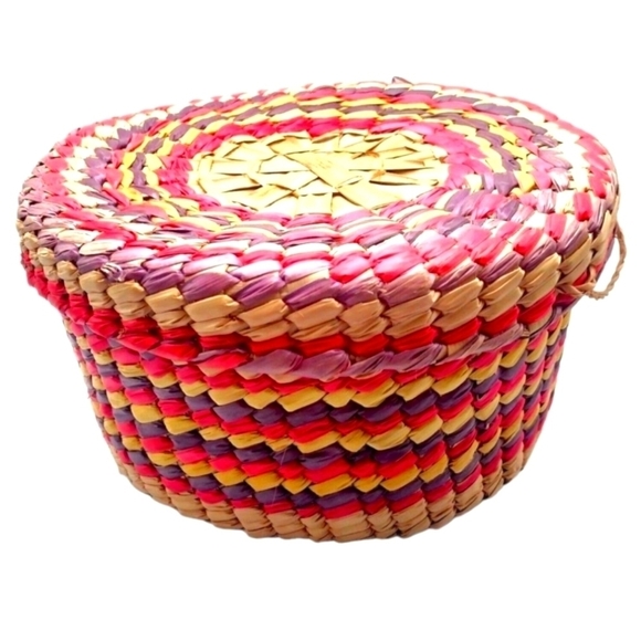 🧿VINTAGE MEXICAN LIDED BASKET